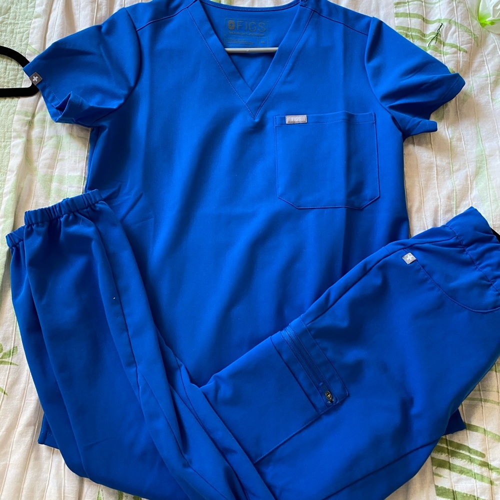 ❣️SOLD❣️Figs Royal Blue Set